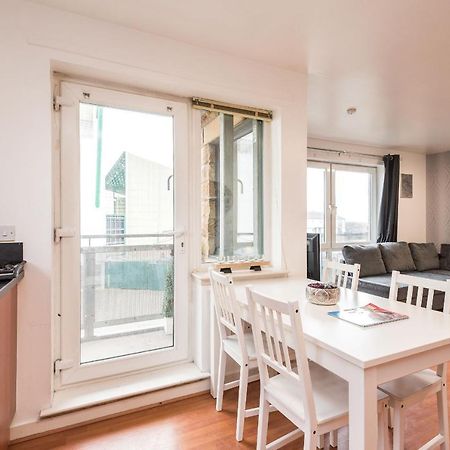 Modern Spacious 3 Bedroom City Centre Apartment - Free Parking - Private Balcony Edinburgh Dış mekan fotoğraf
