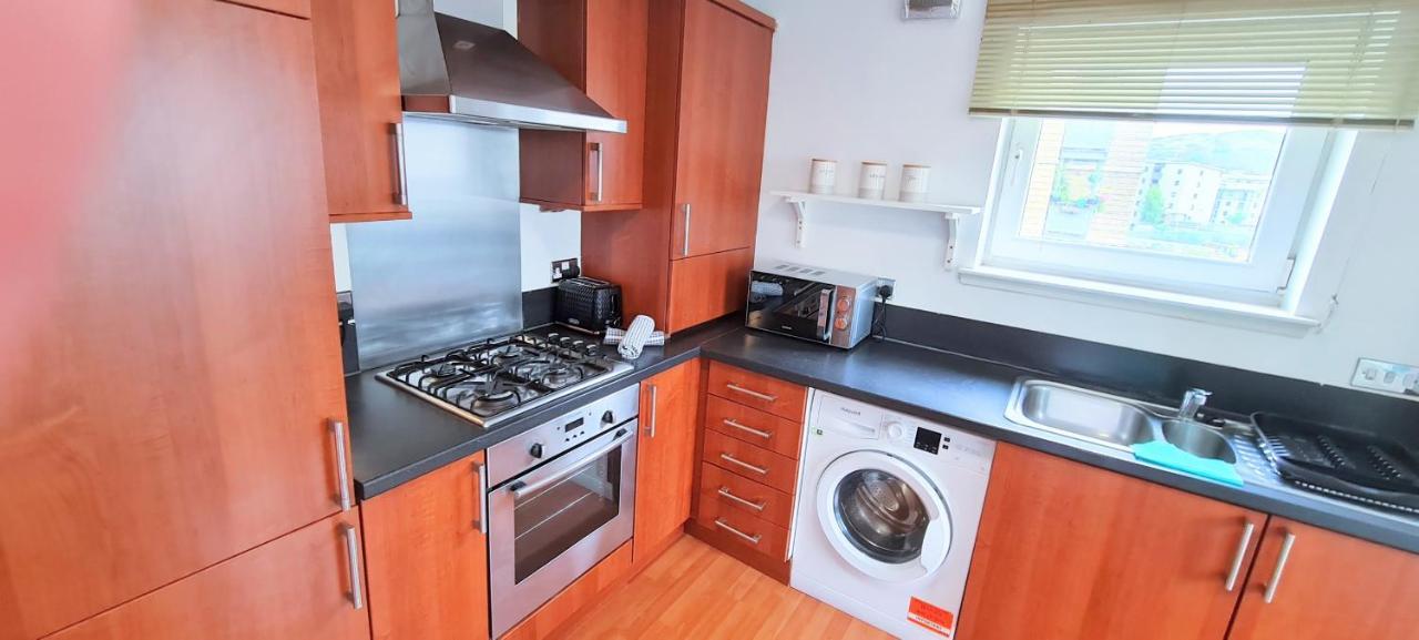 Modern Spacious 3 Bedroom City Centre Apartment - Free Parking - Private Balcony Edinburgh Dış mekan fotoğraf