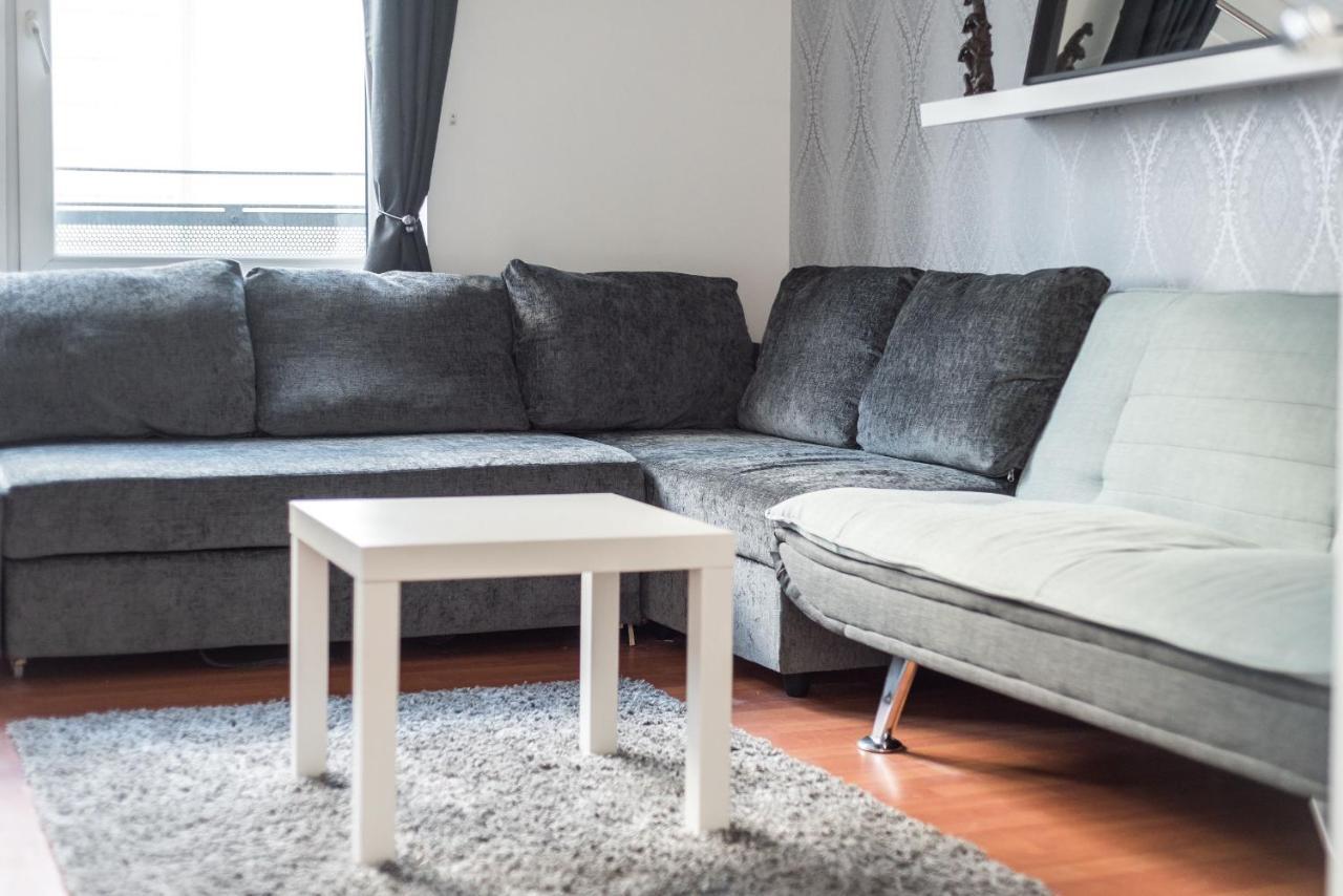 Modern Spacious 3 Bedroom City Centre Apartment - Free Parking - Private Balcony Edinburgh Dış mekan fotoğraf