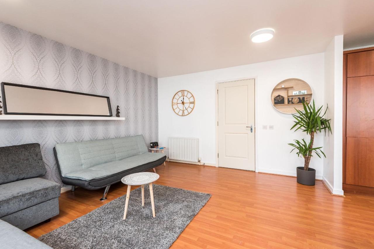 Modern Spacious 3 Bedroom City Centre Apartment - Free Parking - Private Balcony Edinburgh Dış mekan fotoğraf
