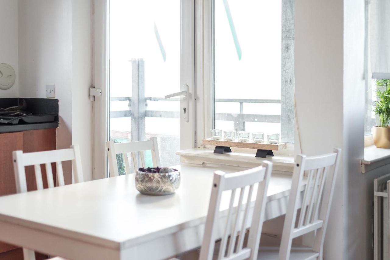 Modern Spacious 3 Bedroom City Centre Apartment - Free Parking - Private Balcony Edinburgh Dış mekan fotoğraf