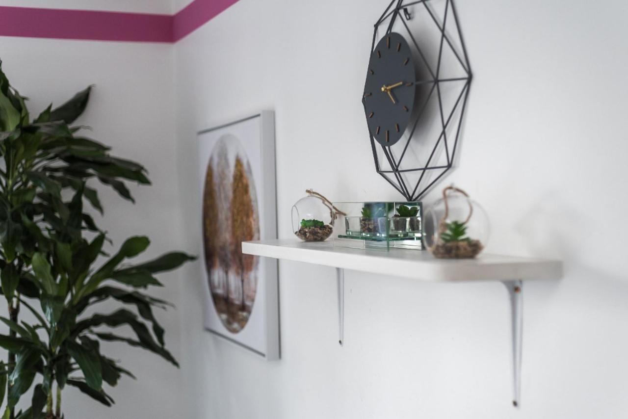 Modern Spacious 3 Bedroom City Centre Apartment - Free Parking - Private Balcony Edinburgh Dış mekan fotoğraf