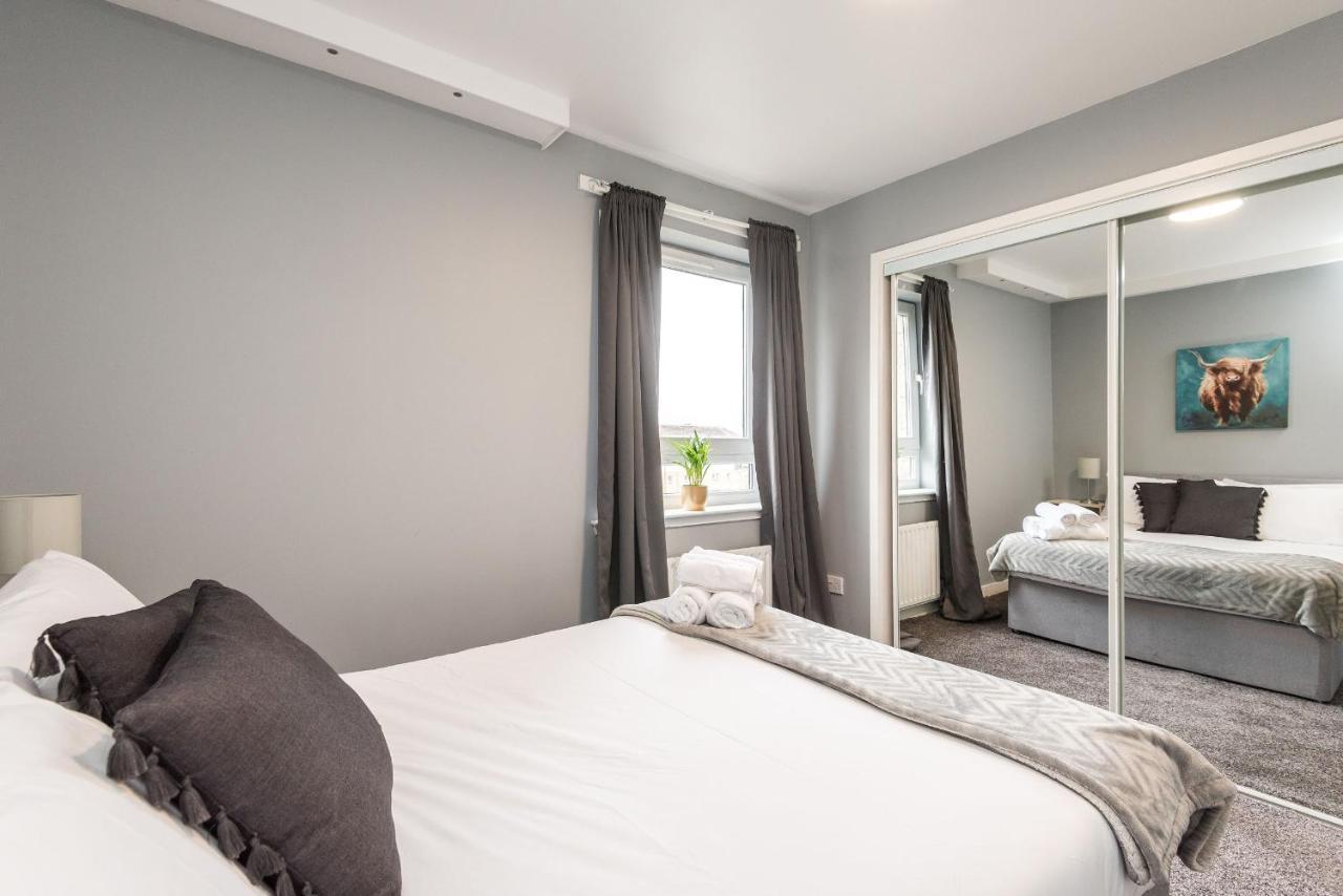 Modern Spacious 3 Bedroom City Centre Apartment - Free Parking - Private Balcony Edinburgh Dış mekan fotoğraf