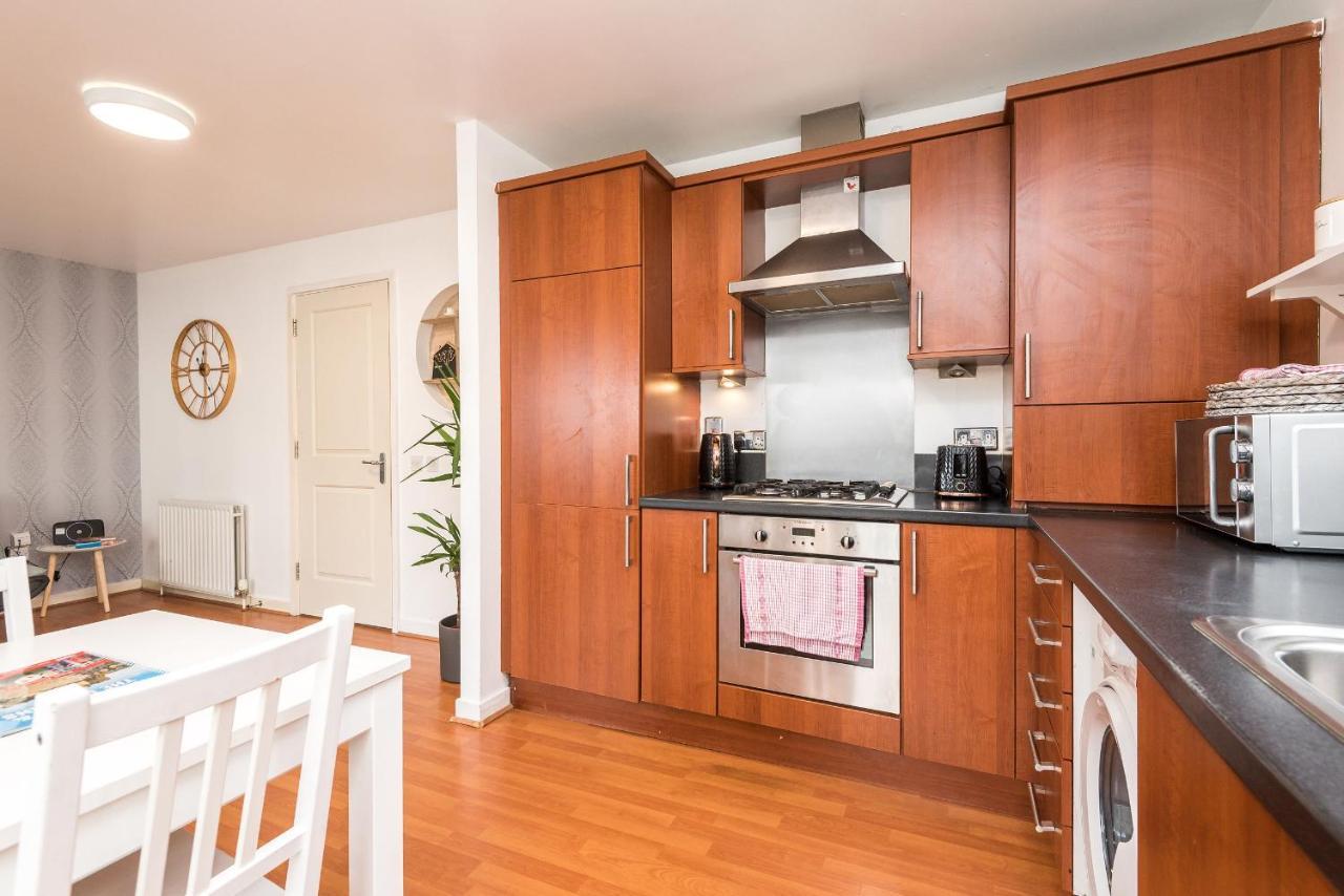 Modern Spacious 3 Bedroom City Centre Apartment - Free Parking - Private Balcony Edinburgh Dış mekan fotoğraf