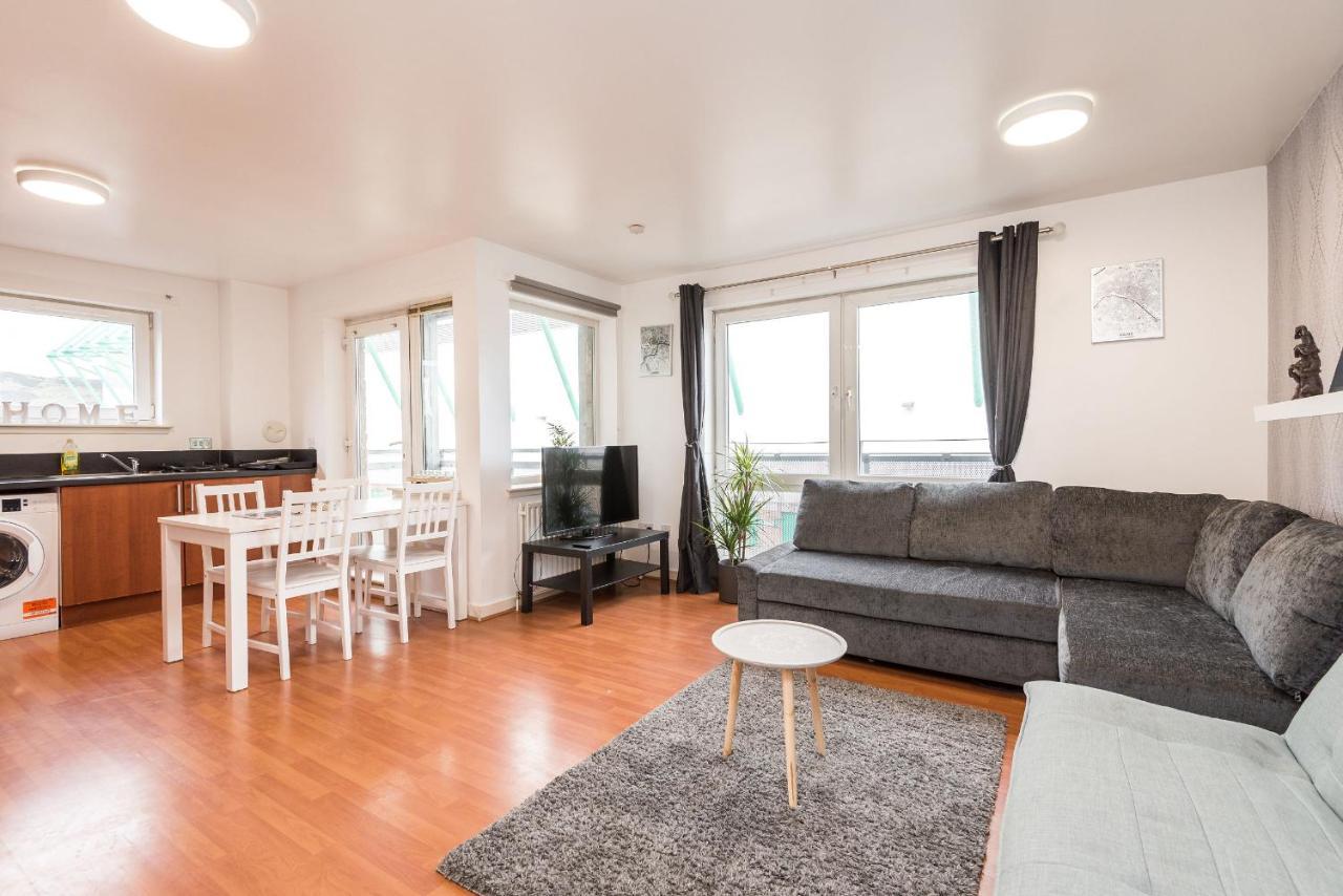 Modern Spacious 3 Bedroom City Centre Apartment - Free Parking - Private Balcony Edinburgh Dış mekan fotoğraf