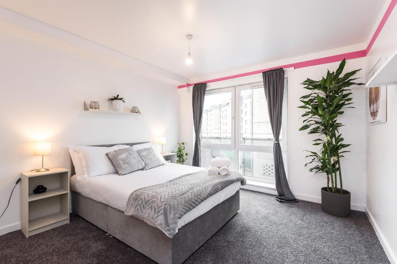 Modern Spacious 3 Bedroom City Centre Apartment - Free Parking - Private Balcony Edinburgh Dış mekan fotoğraf