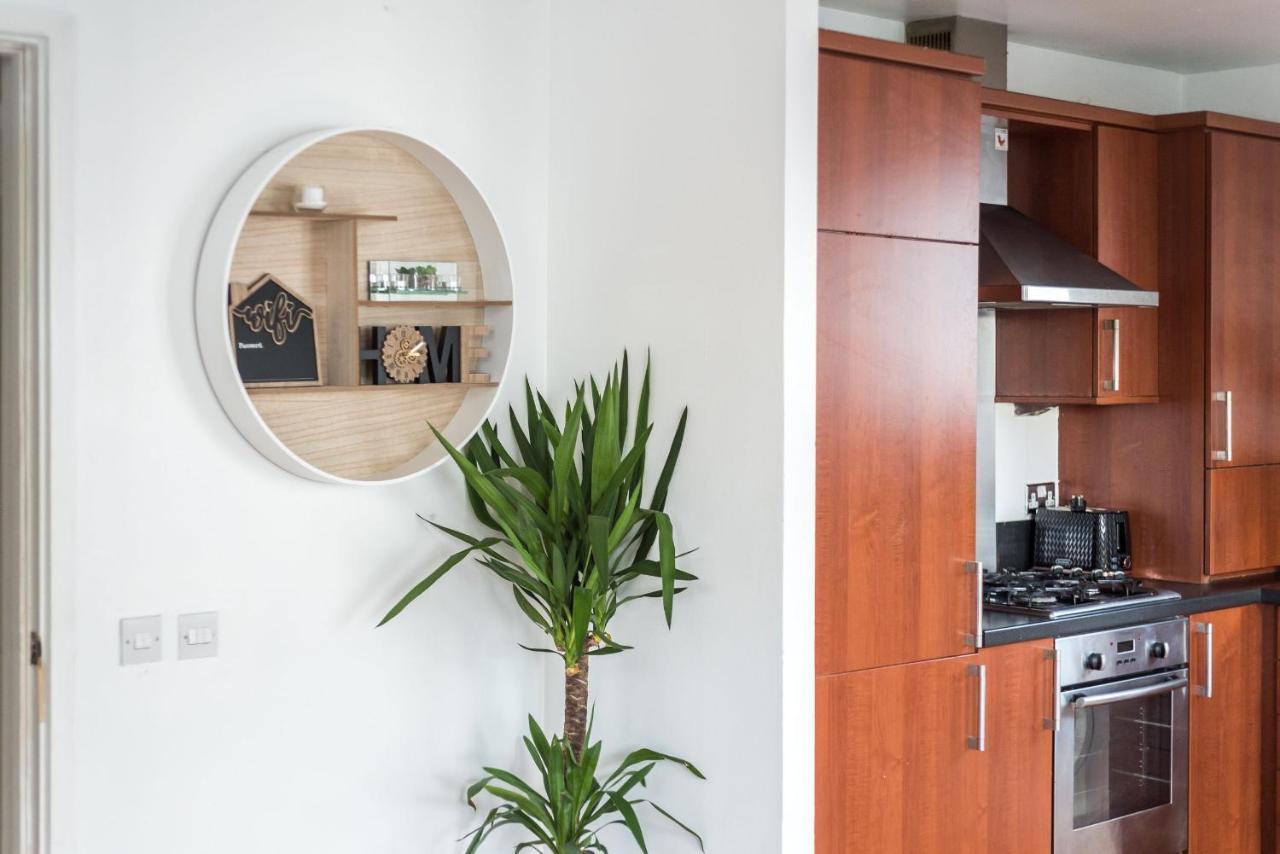 Modern Spacious 3 Bedroom City Centre Apartment - Free Parking - Private Balcony Edinburgh Dış mekan fotoğraf
