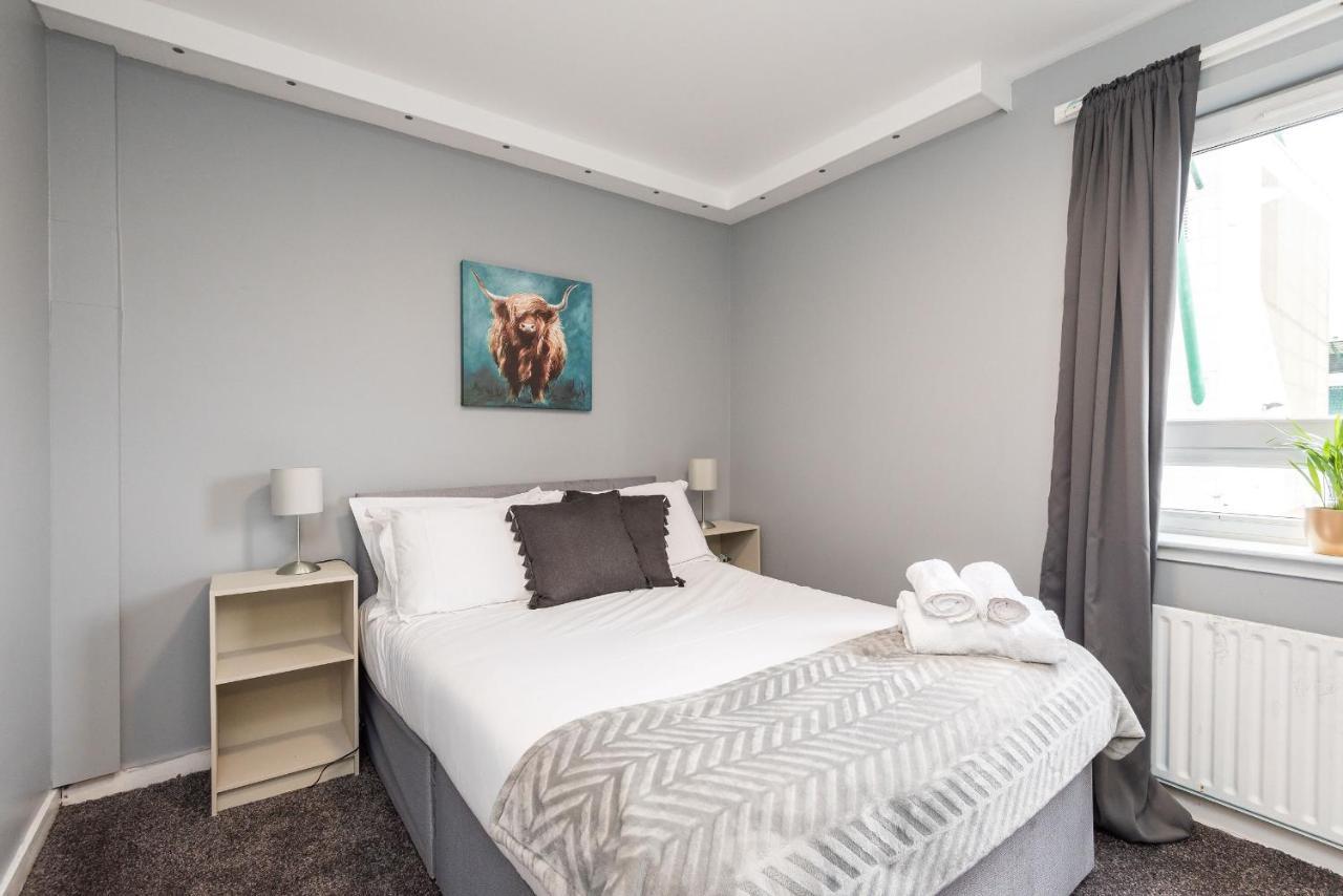 Modern Spacious 3 Bedroom City Centre Apartment - Free Parking - Private Balcony Edinburgh Dış mekan fotoğraf