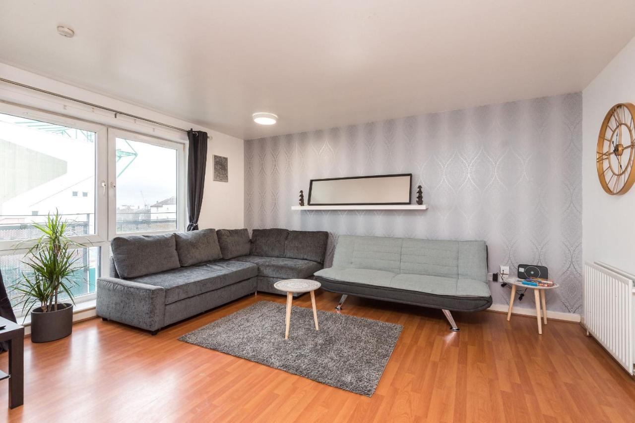 Modern Spacious 3 Bedroom City Centre Apartment - Free Parking - Private Balcony Edinburgh Dış mekan fotoğraf
